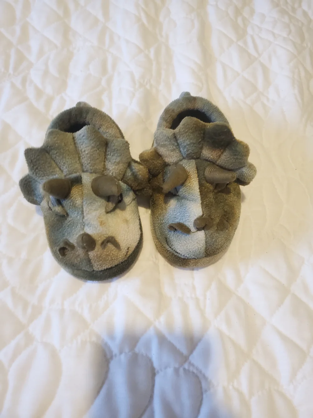 Kids Size 7-8 Plush Dinosaur Slippers - Olive Green